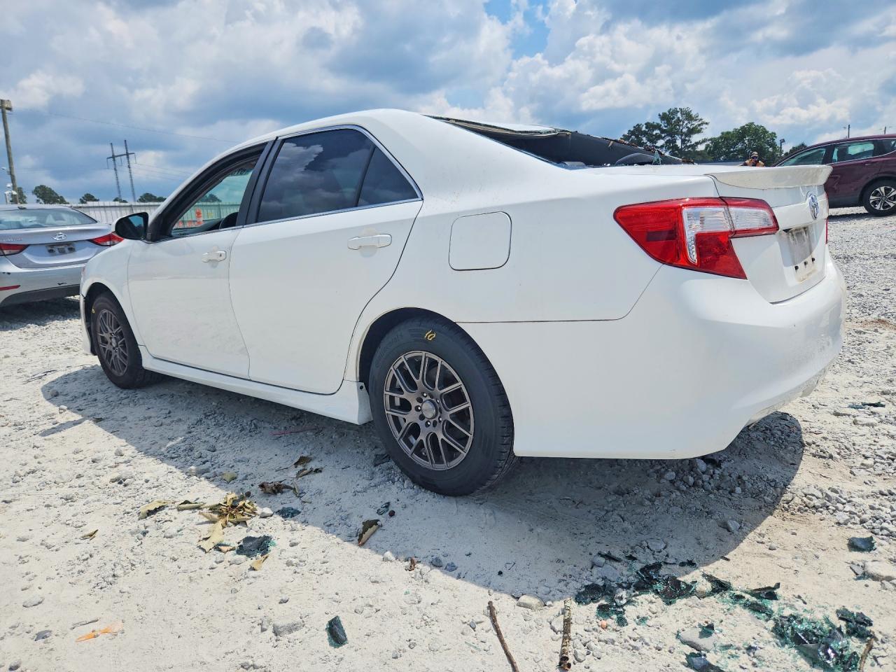 2014 Toyota Camry Se - Image 2