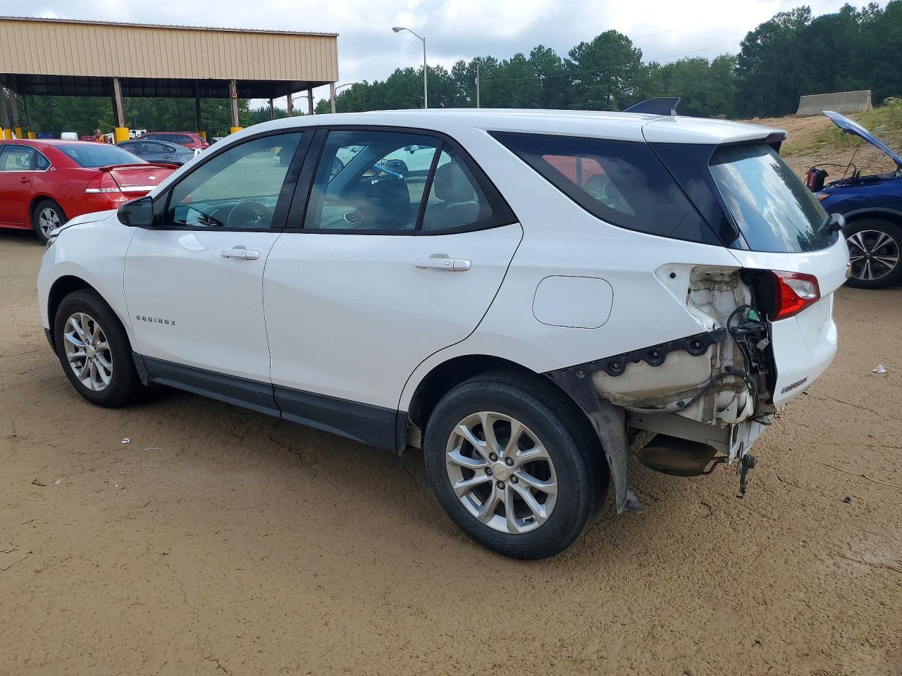 2018 Chevrolet Equinox Ls - Фото 2