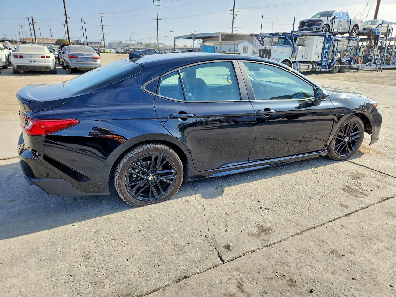 2025 Toyota Camry Se - Фото 3