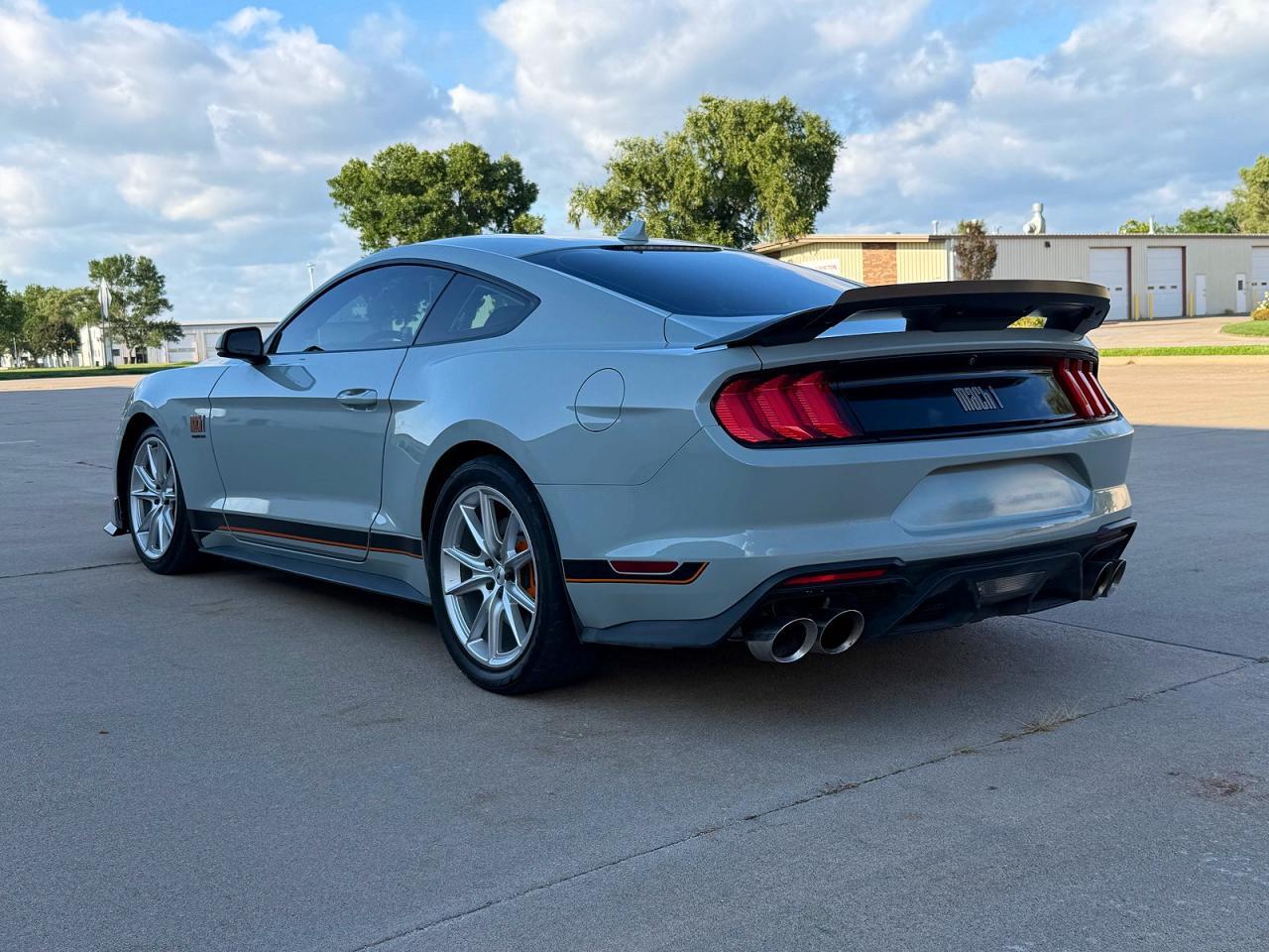 2022 Ford Mustang Mach I - Фото 3