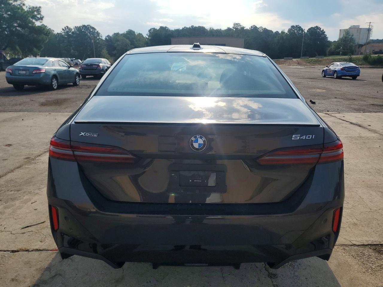 2025 BMW 540 Xi - Image 6
