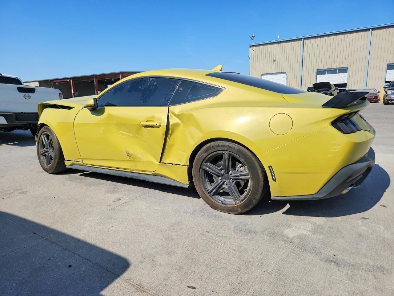 2025 Ford Mustang - Фото 2