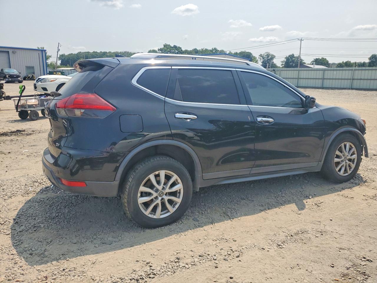2019 Nissan Rogue Sv - Image 3