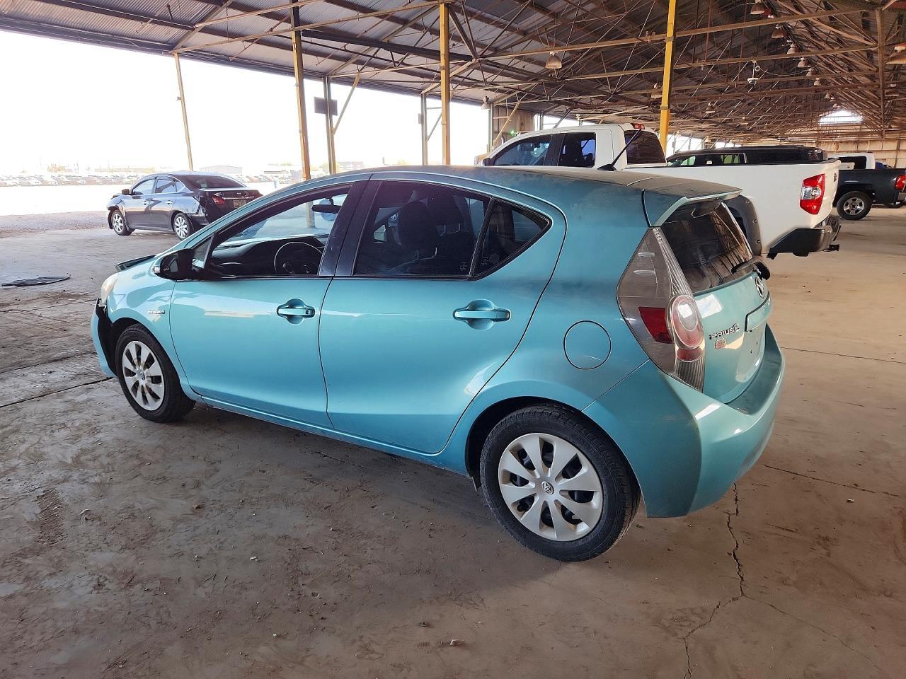 2013 Toyota Prius C Two - Фото 2