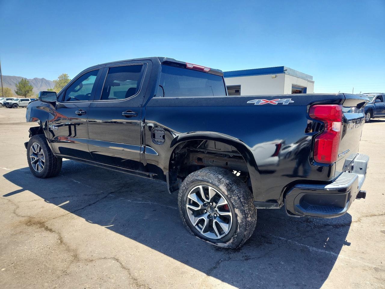 2022 Chevrolet Silverado Ltd K1500 Lt Trail Boss - Фото 2