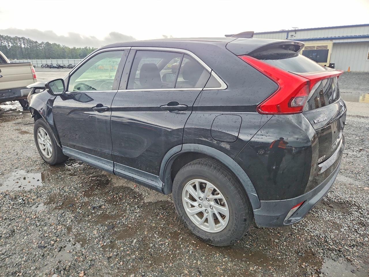 2019 Mitsubishi Eclipse Cross Es - Image 2
