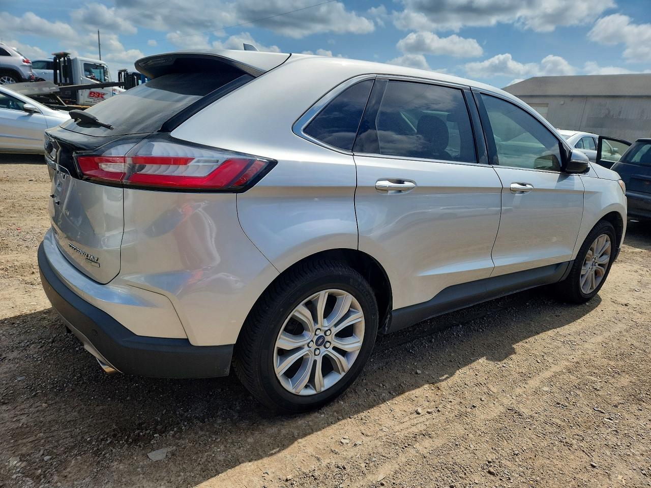 2019 Ford Edge Titanium - Image 3