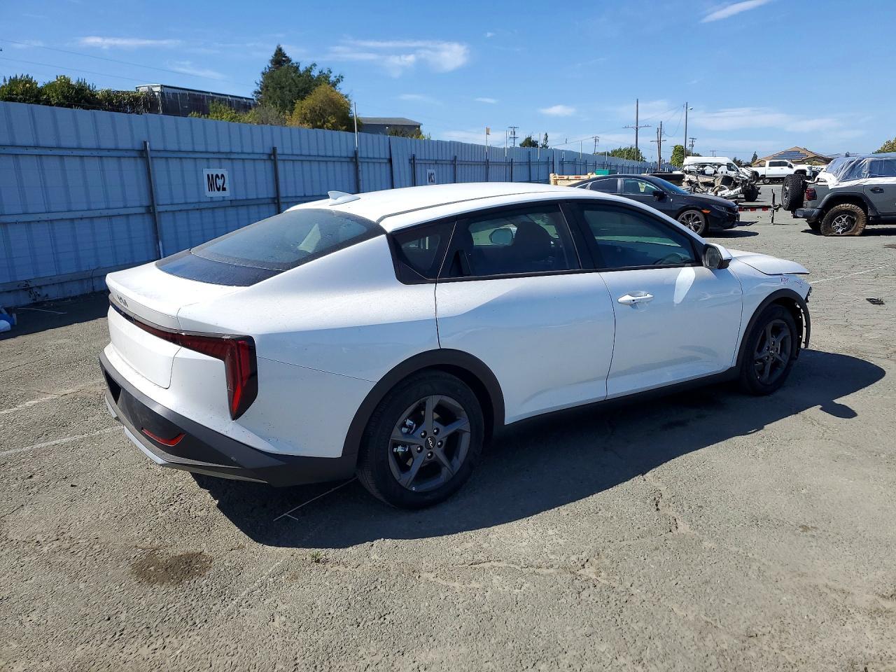 2026 Kia K4 Lxs - Image 3