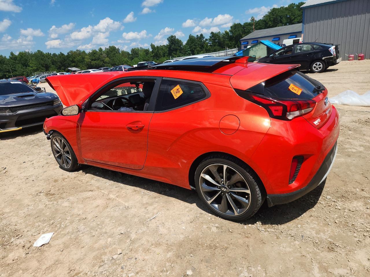 2019 Hyundai Veloster 2.0L Premium - Image 2