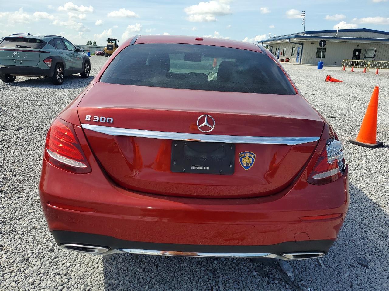 2018 Mercedes-Benz E 300 - Фото 6