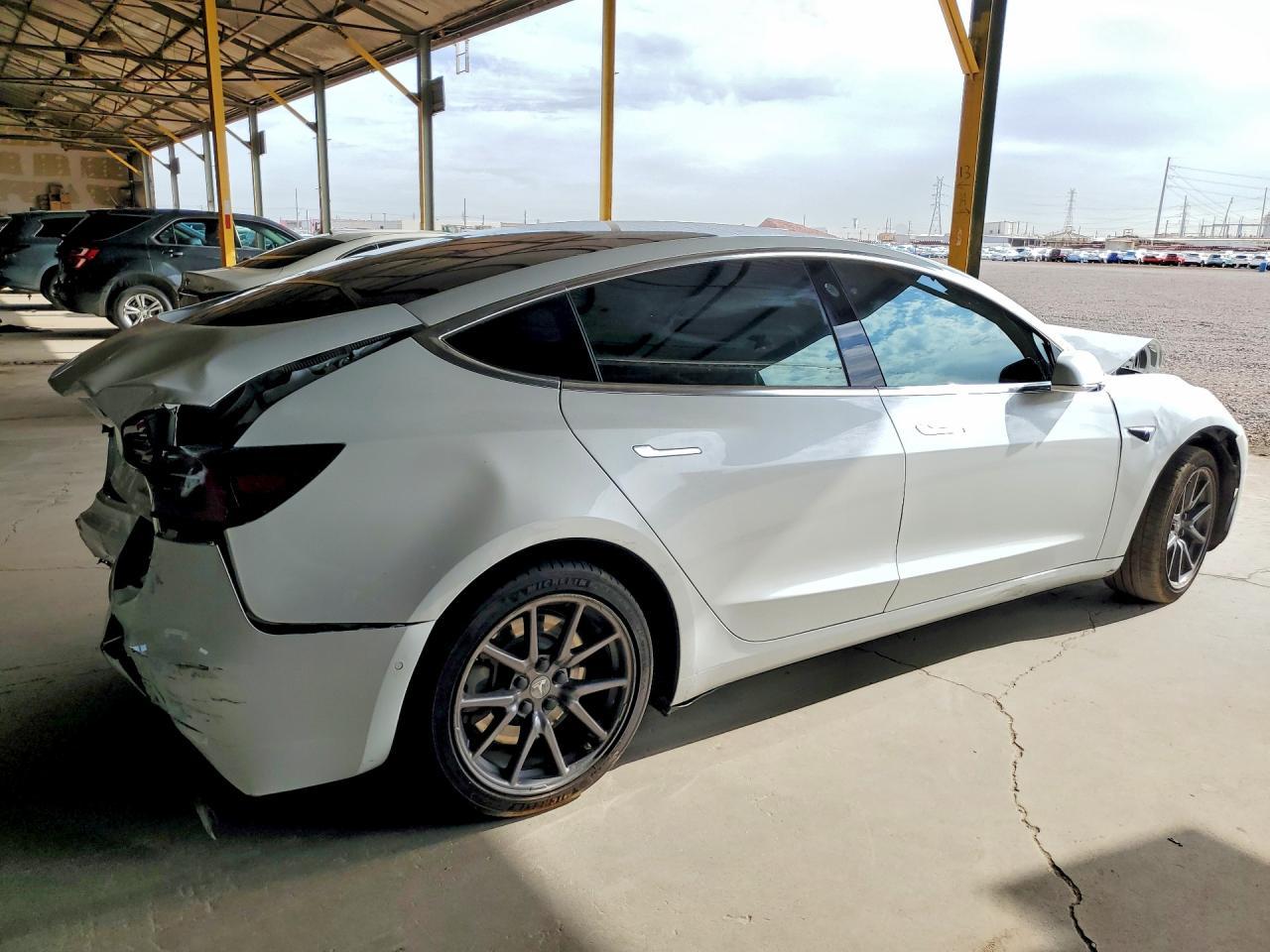 2018 Tesla Model 3 - Фото 3