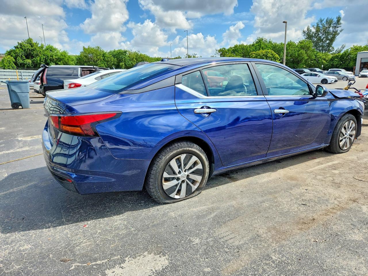 2019 Nissan Altima S - Image 3