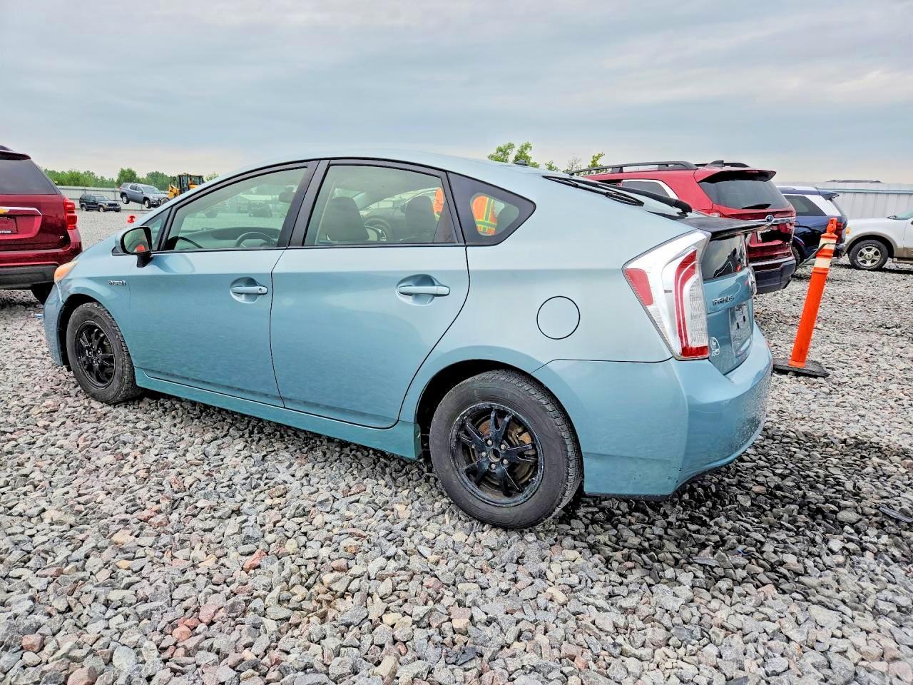 2013 Toyota Prius Two - Фото 2