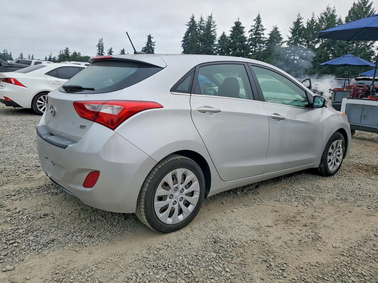 2016 Hyundai Elantra Gt Base - Image 3