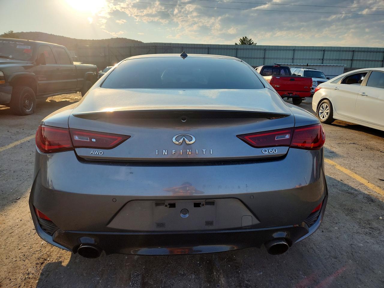 2017 Infiniti Q60 3.0T Premium - Фото 6