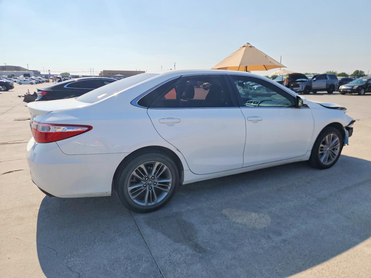 2016 Toyota Camry Se - Image 3