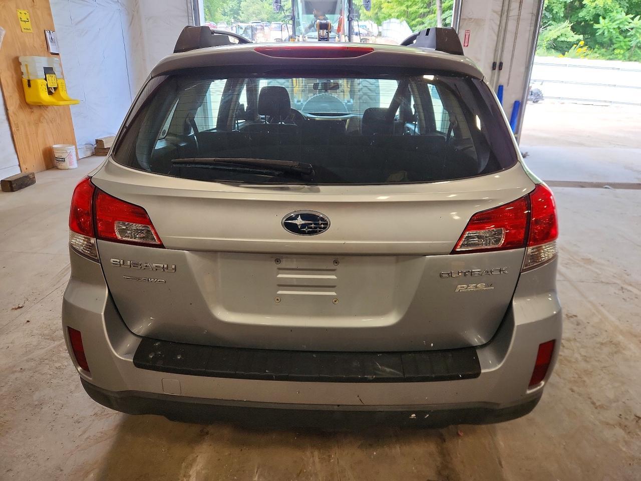 2014 Subaru Outback 2.5I - Image 6