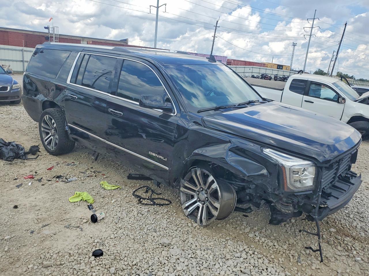 2024 GMC Yukon Xl At4 - Image 4