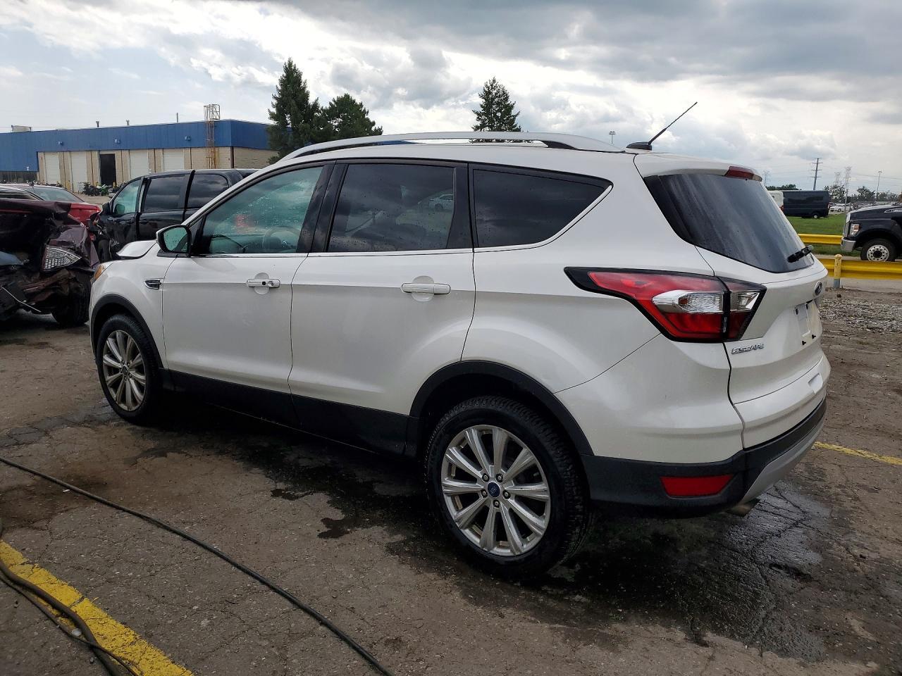 2017 Ford Escape Titanium - Фото 2