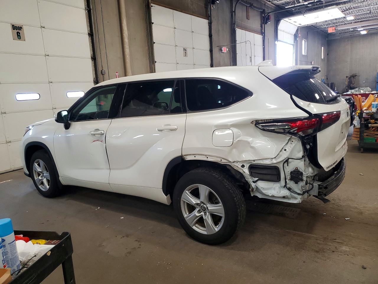 2021 Toyota Highlander Le - Image 2