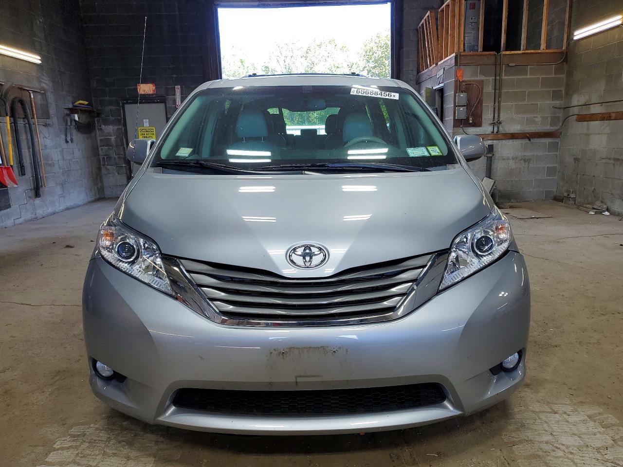 2012 Toyota Sienna Xle 7-Passenger - Фото 5