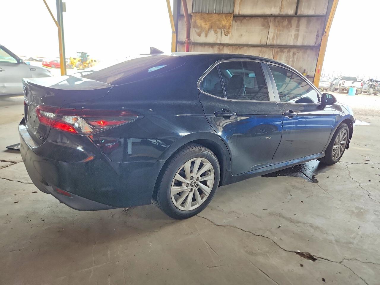 2022 Toyota Camry Le - Фото 3