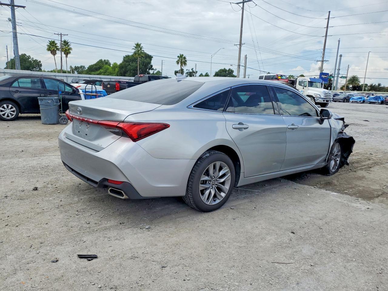 2022 Toyota Avalon Xle - Фото 3
