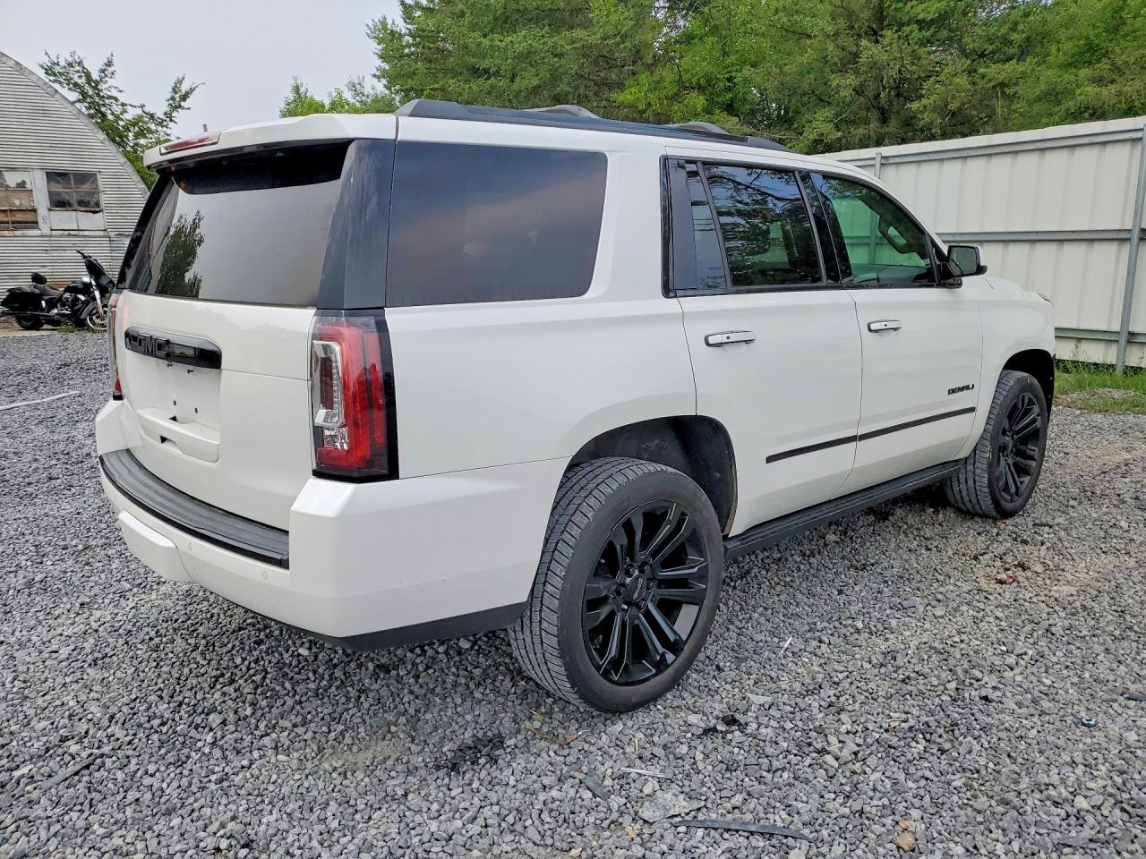 2019 GMC Yukon Denali - Фото 3