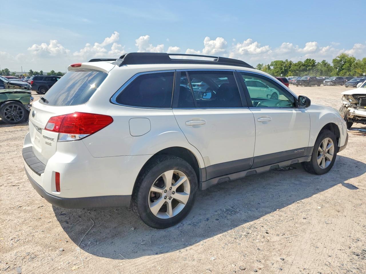 2014 Subaru Outback 2.5I - Image 3