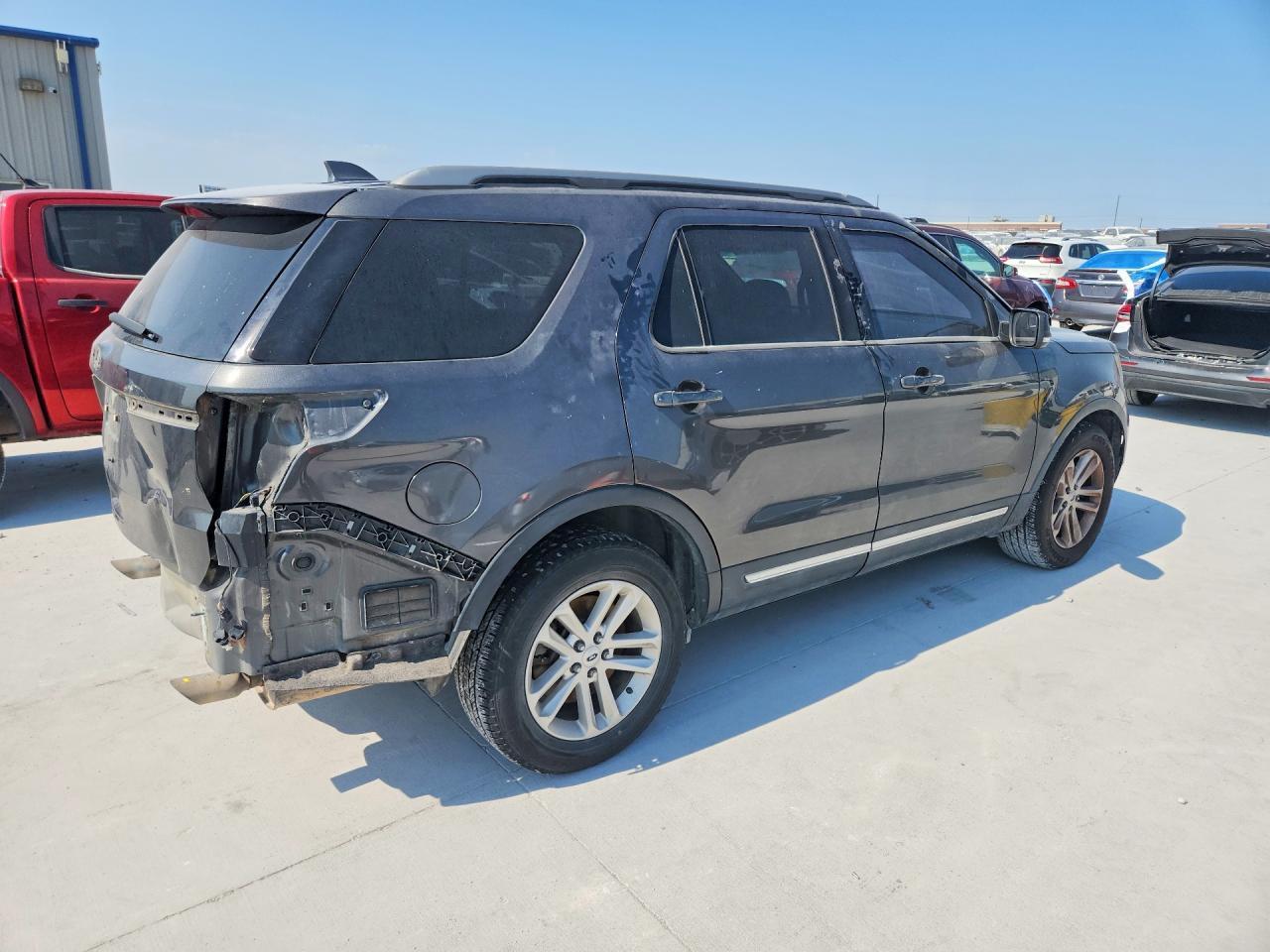 2017 Ford Explorer Xlt - Фото 3