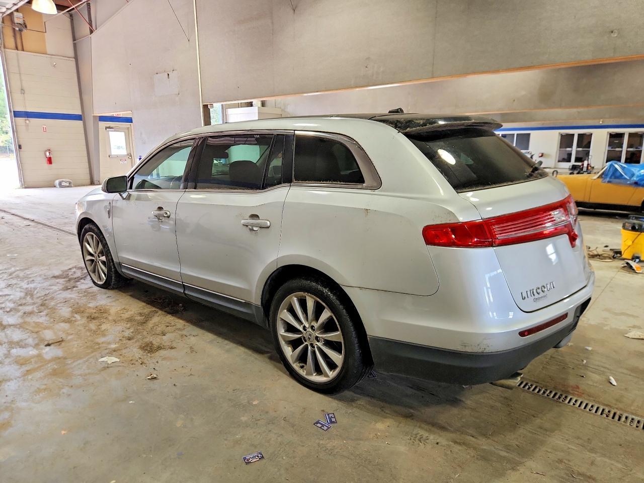 2011 Lincoln Mkt - Фото 2