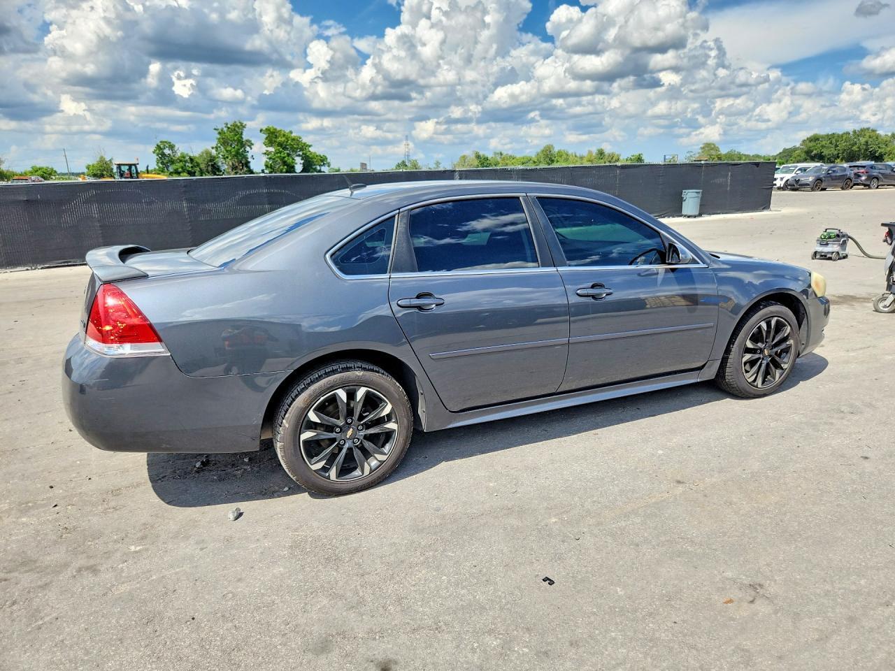 2010 Chevrolet Impala Ls - Фото 3