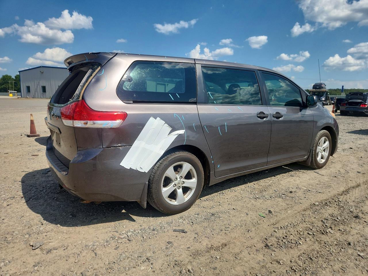2013 Toyota Sienna L 7-Passenger - Фото 3
