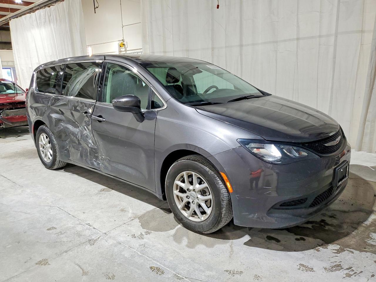 2023 Chrysler Voyager Lx - Фото 4