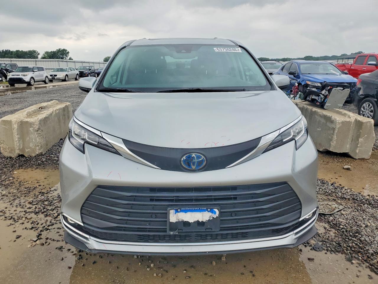 2021 Toyota Sienna Xle - Image 5