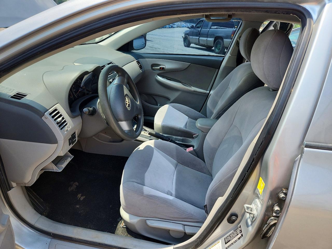 2010 Toyota Corolla Le - Image 7