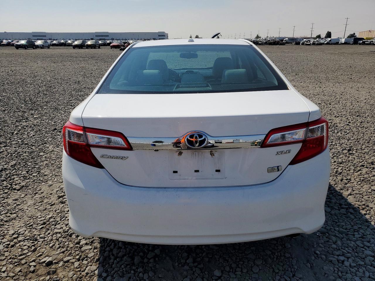 2014 Toyota Camry Hybrid Xle - Image 6