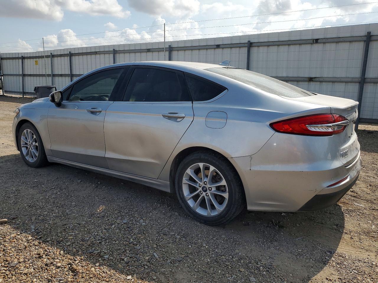 2020 Ford Fusion Se - Image 2