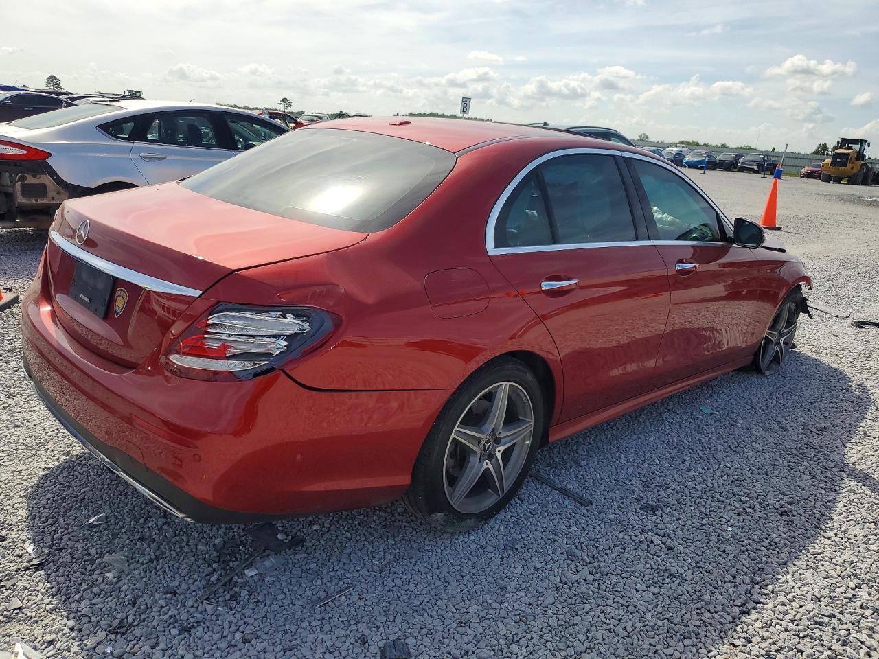 2018 Mercedes-Benz E 300 - Фото 3