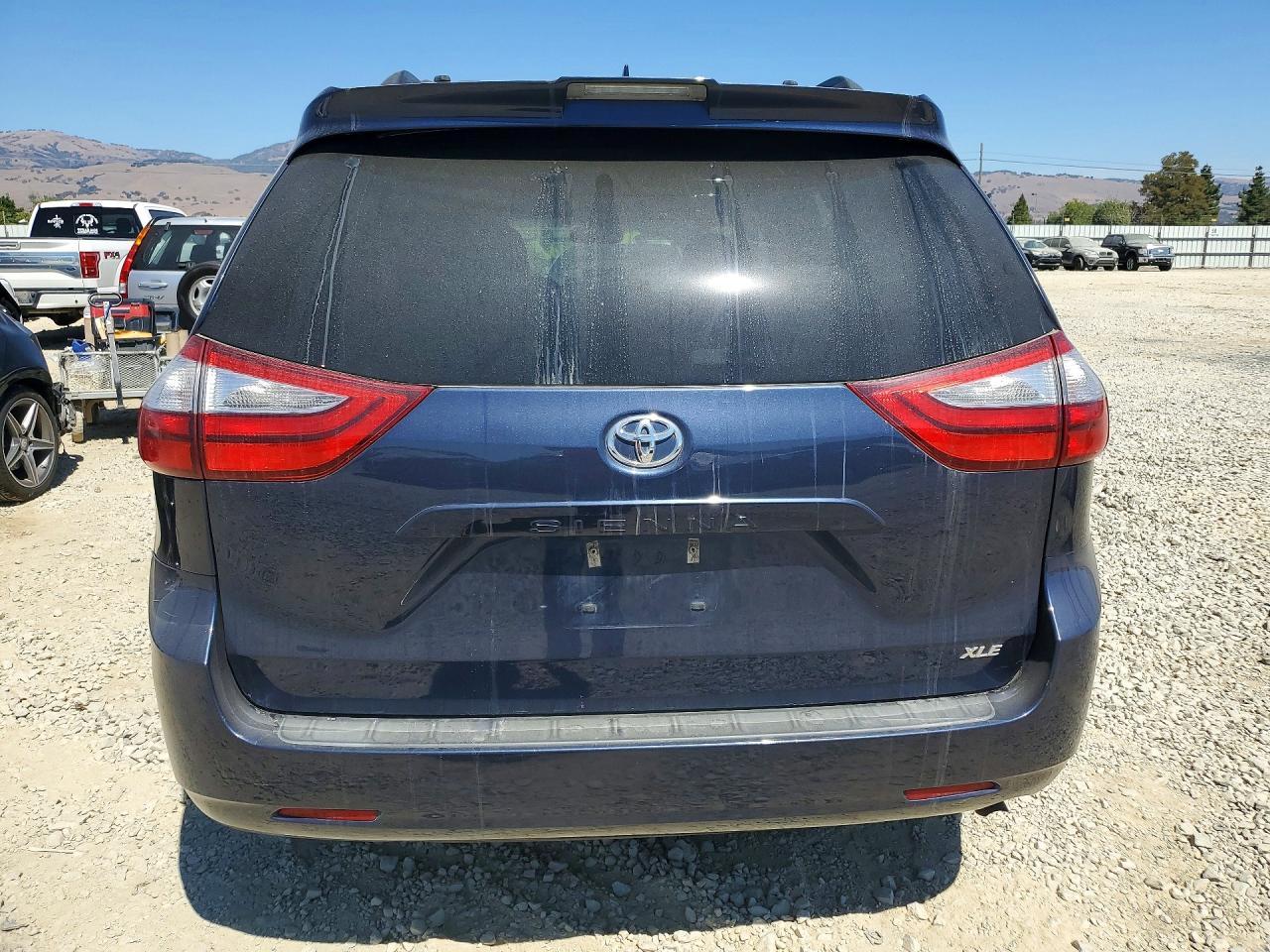 2018 Toyota Sienna Xle 8-Passenger - Фото 6