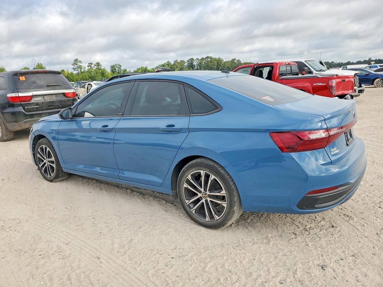 2025 Volkswagen Jetta Sport - Фото 2
