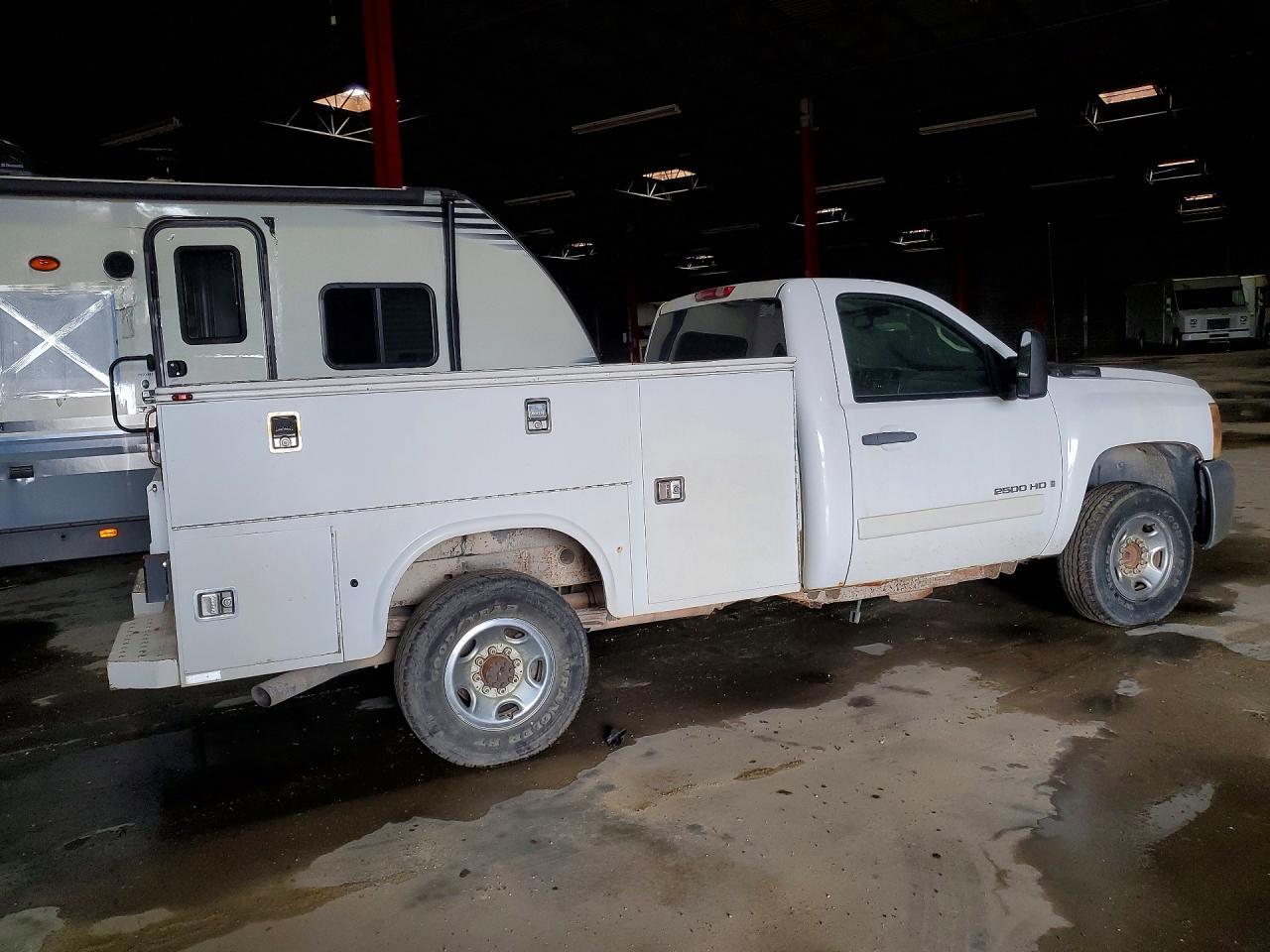 2008 Chevrolet Silverado - Box Truck - Фото 3