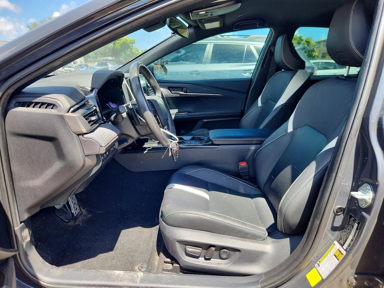 2025 Toyota Camry Se - Image 7
