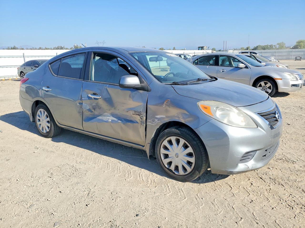 2012 Nissan Versa 1.6 S - Фото 4