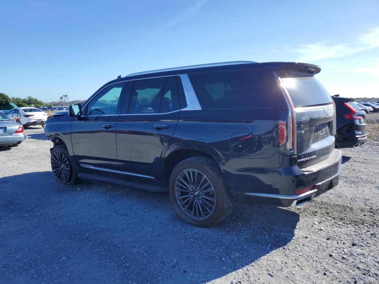 2022 Cadillac Escalade Luxury - Image 2