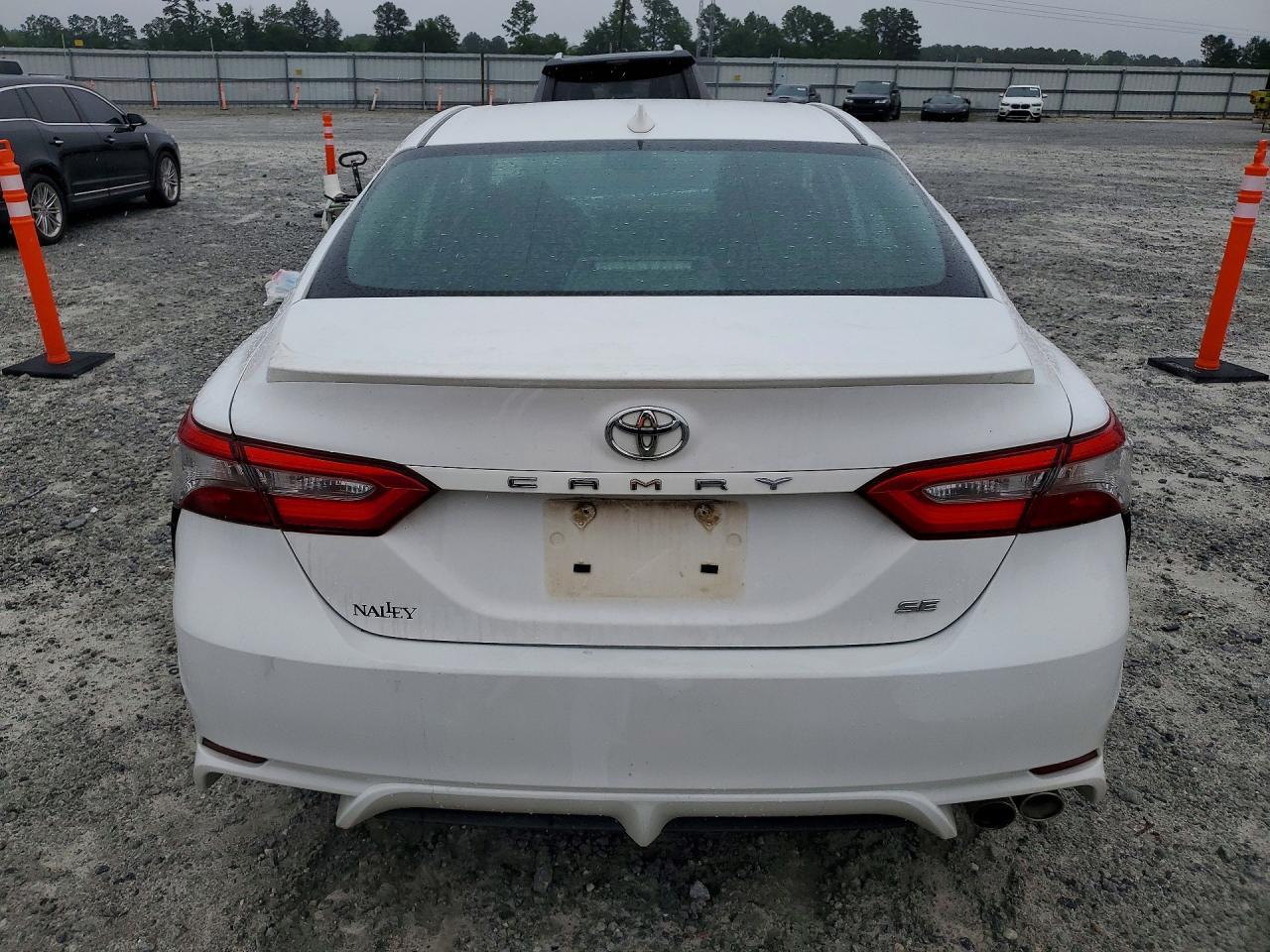2019 Toyota Camry Se - Image 6