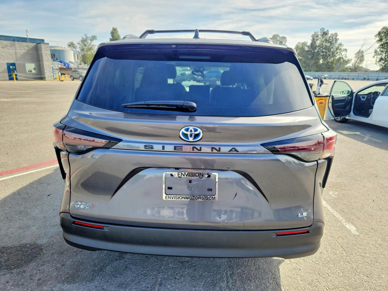 2025 Toyota Sienna Le - Фото 6