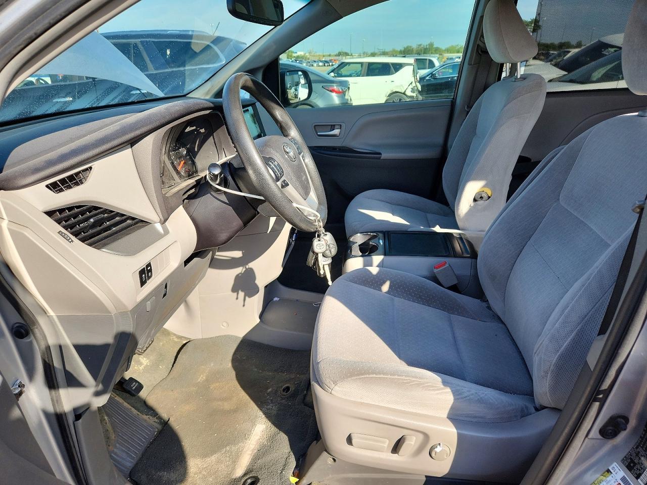 2015 Toyota Sienna Le - Image 7