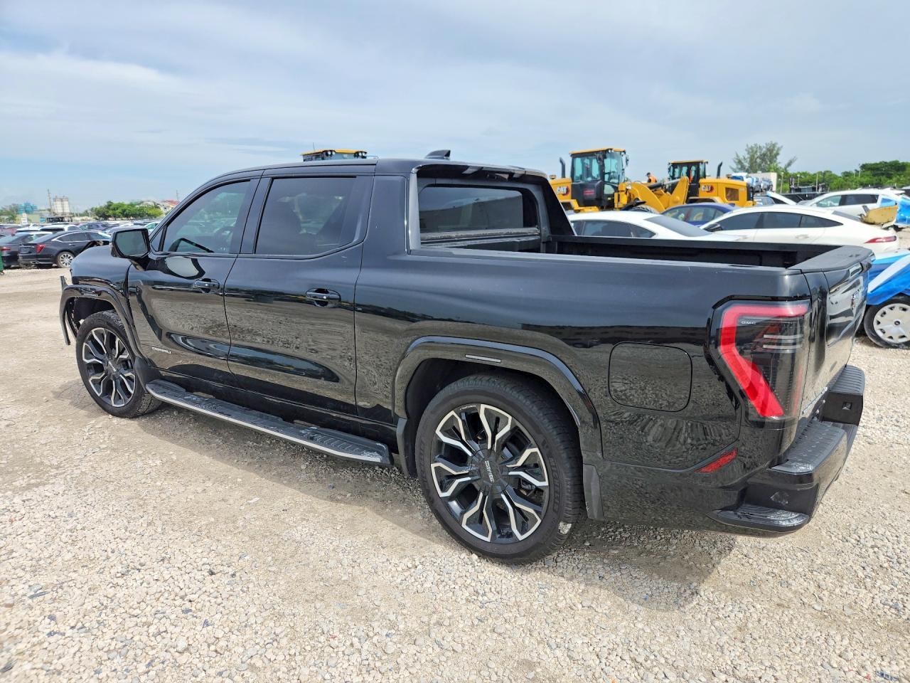 2025 GMC Sierra Denali - Фото 2