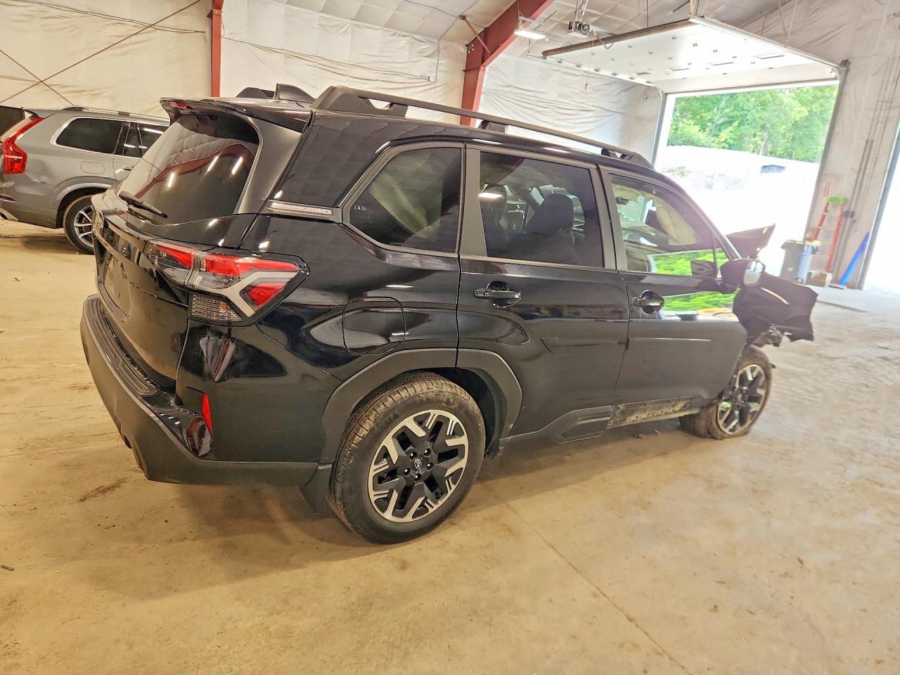 2025 Subaru Forester Premium - Фото 3